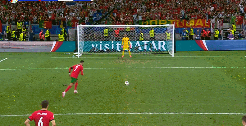 开云官网-TheShy在加拿大队比赛中刷新纪录，出色防守引发热议！